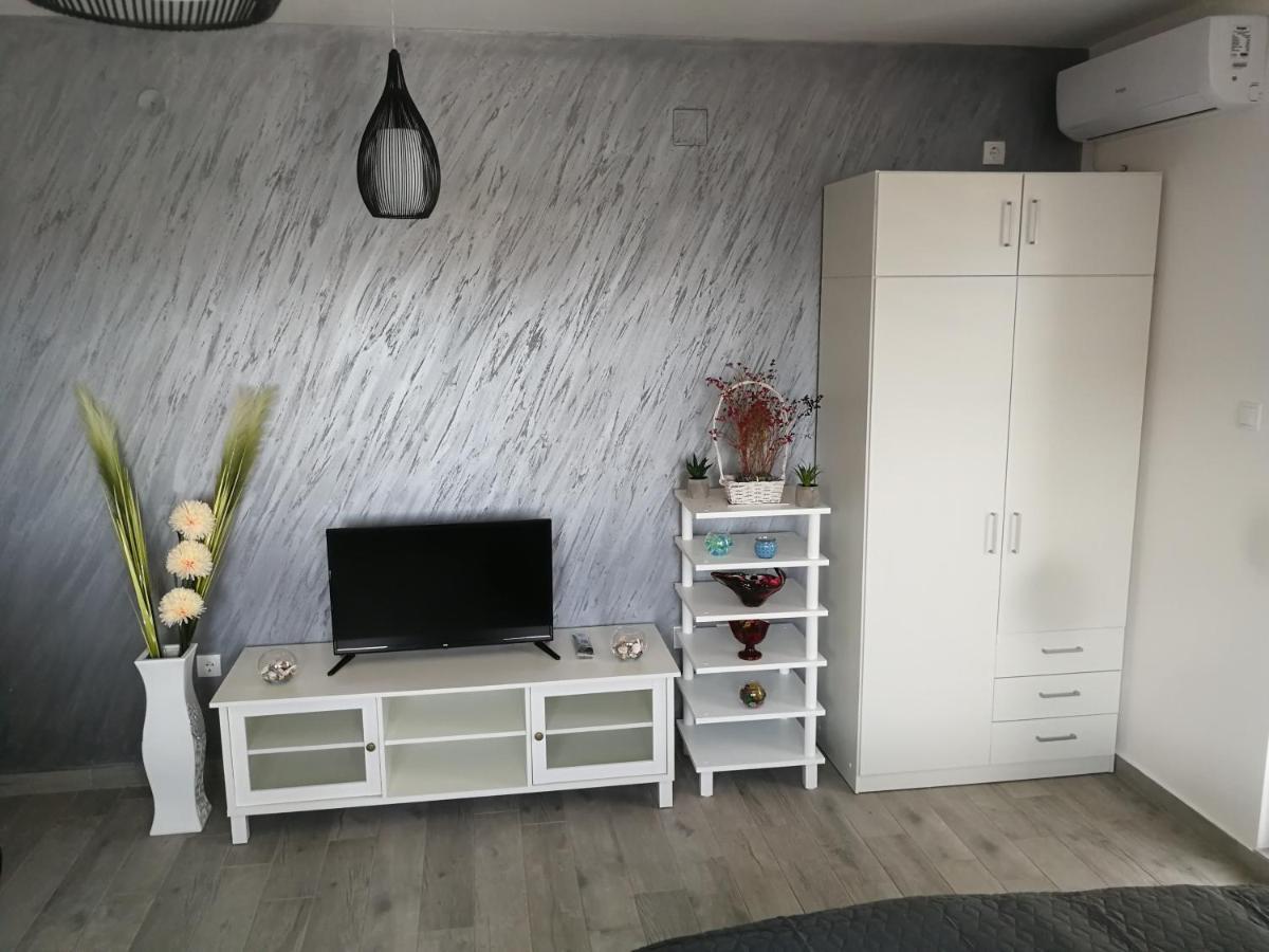 Danica Apartment *